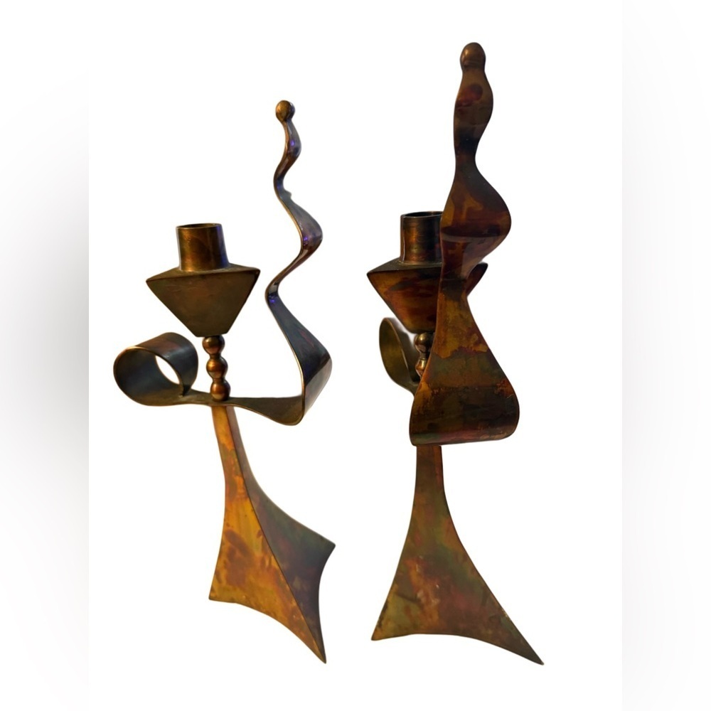 Mid-century Modern Pair of Solid Copper Acid Washed Candlesticks - Picture 5 of 13